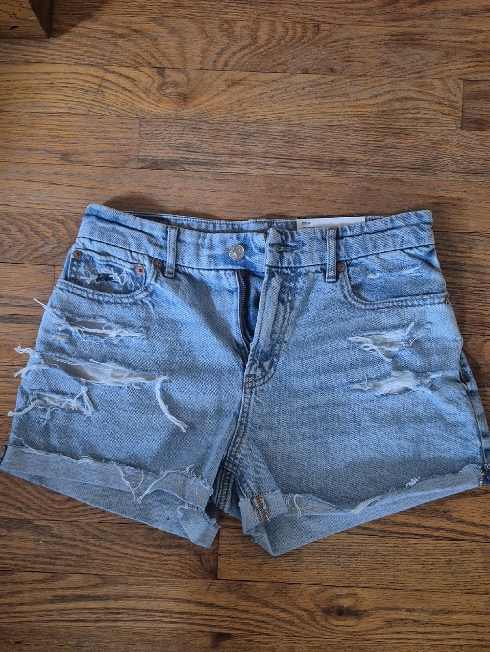 American Eagle Size 6 Women’s Distressed Light Blue Denim Jean Shorts